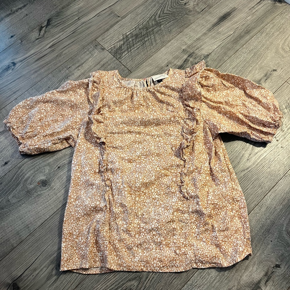 Universal thread ruffle top